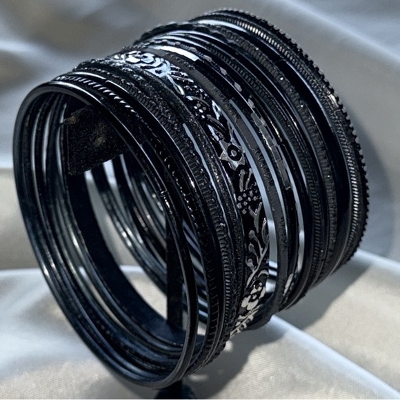 Trendy Black Dark Gray Bangle Stack Set Silver Accents 18 Pieces - Picture 5 of 6